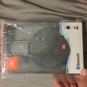 JBL Bluetooth gray clip 3 speaker with integrated carabiner, waterproof. NWT